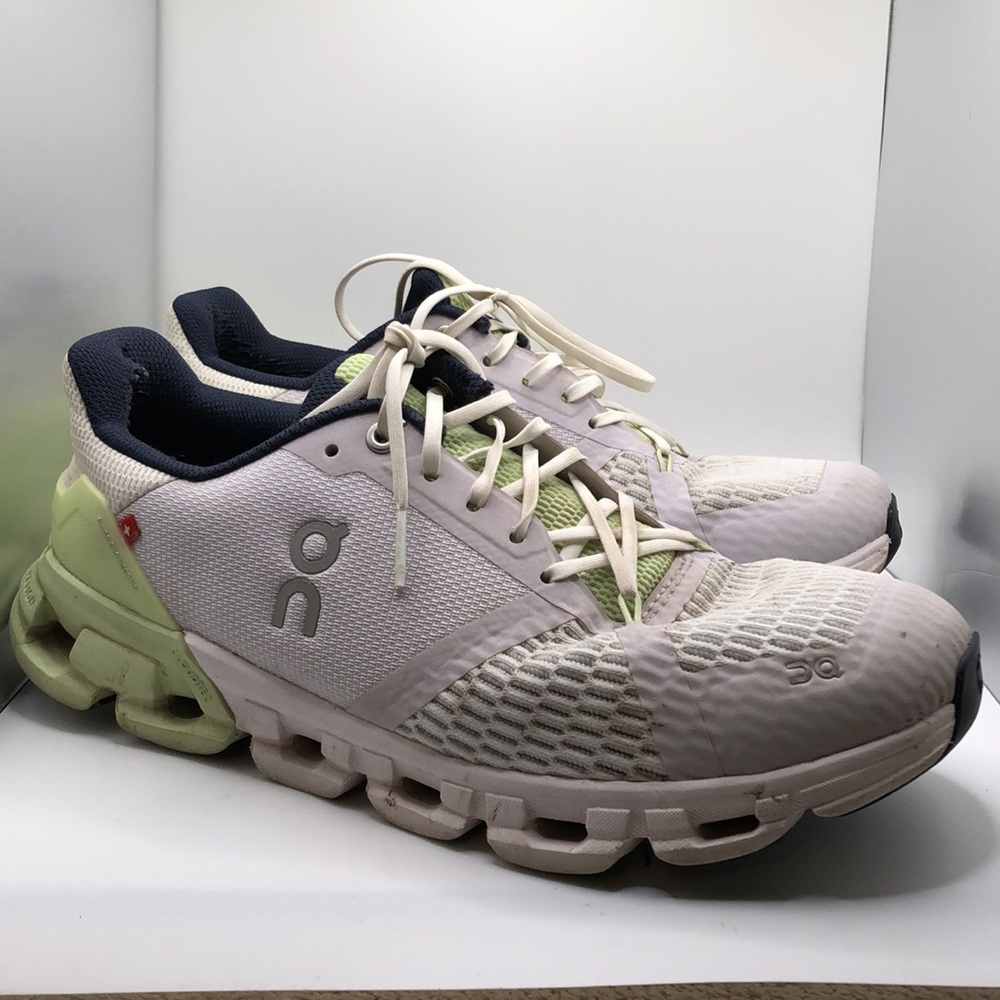 ON Cloud Flyer Runner Sneakers Helion Workout Casual Comfort Worn Womens 9